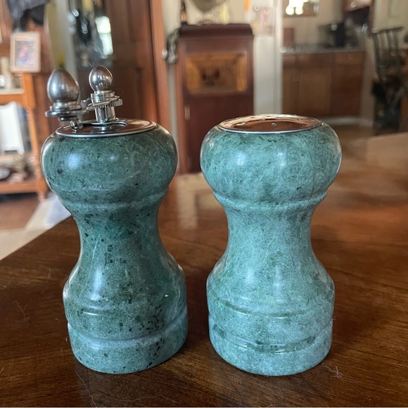 Solid Marble Salt and Pepper Grinder set - Picture 3 of 8